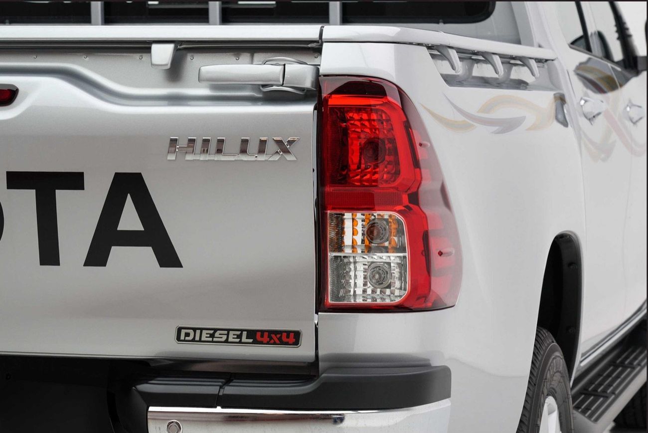 Toyota Hilux 2.4L 4X4 D/C STD(i) M/T DSL