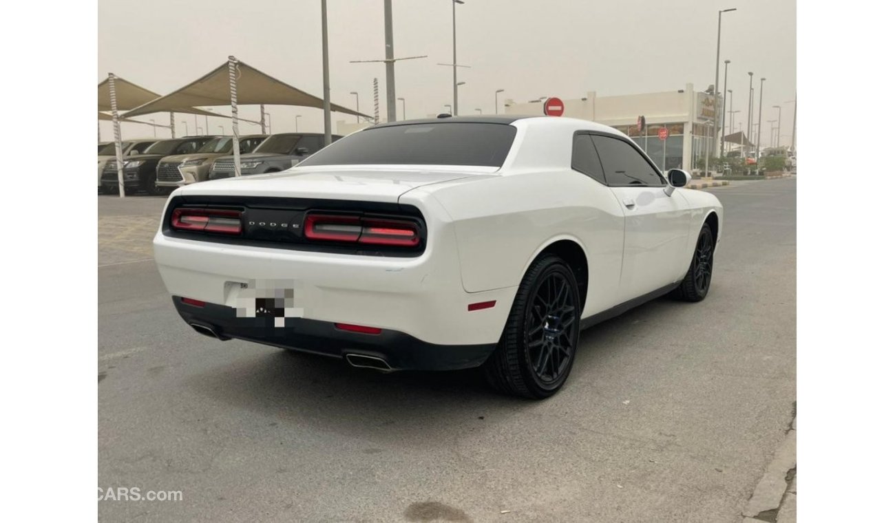 Dodge Challenger 2016 model 6v American cattle 133,000 km in excellent condition