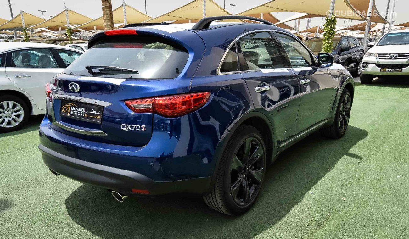 Infiniti QX70 S 3.7