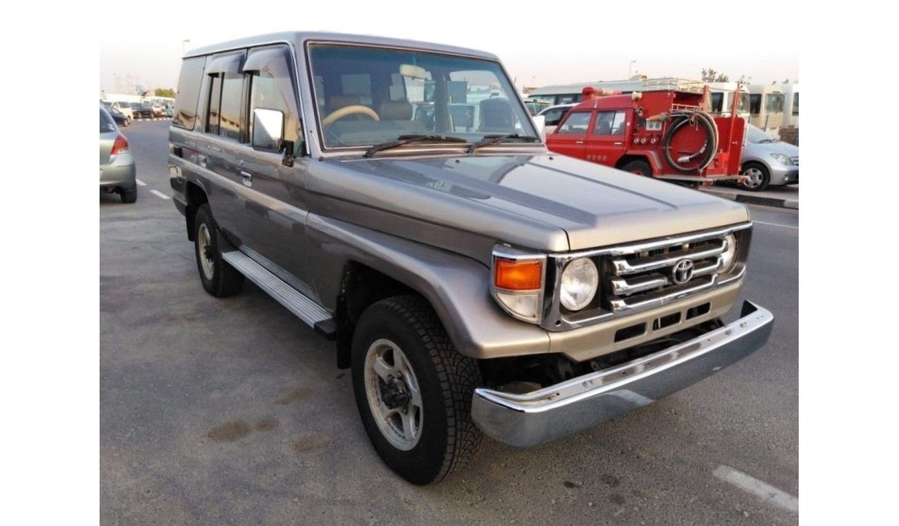 تويوتا لاند كروزر Toyota land cruiser lx 2002 Right hand drive 4wd (Export only)