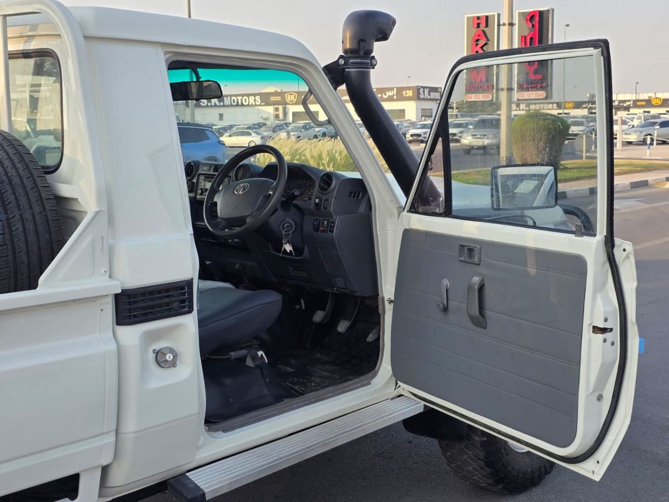 Toyota Land Cruiser Pick Up DIESEL 4.5 LITER ,RIGHT HAND DRIVE MANUAL GEAR