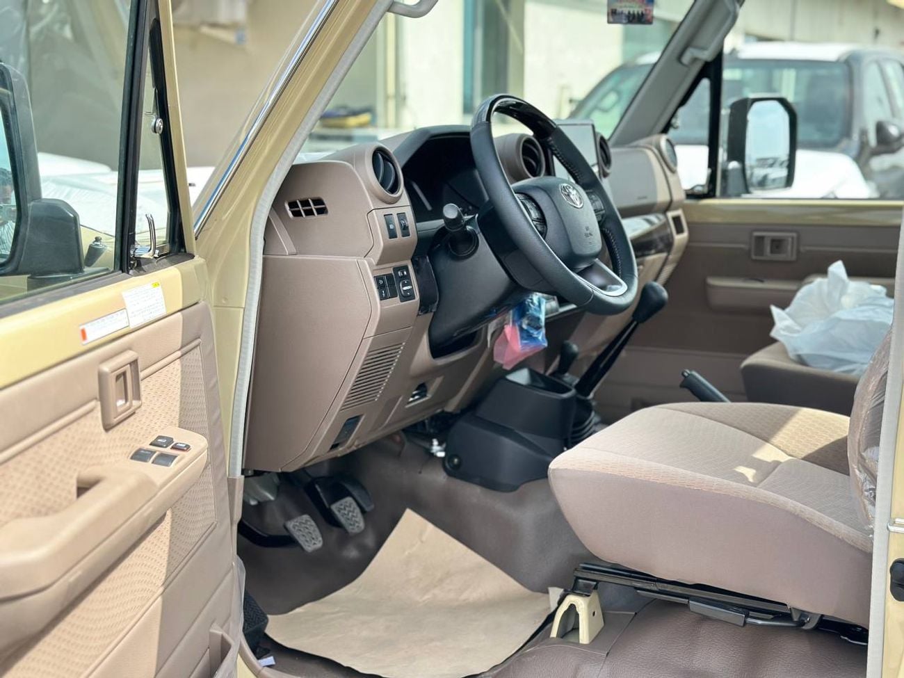 تويوتا لاند كروزر بيك آب LC79، محرك 2.8 لتر ديزل، ناقل حركة يدوي // 2026 // فئة عالية مع رادار، قفل تفاضلي، مشغل DVD وكاميرا 