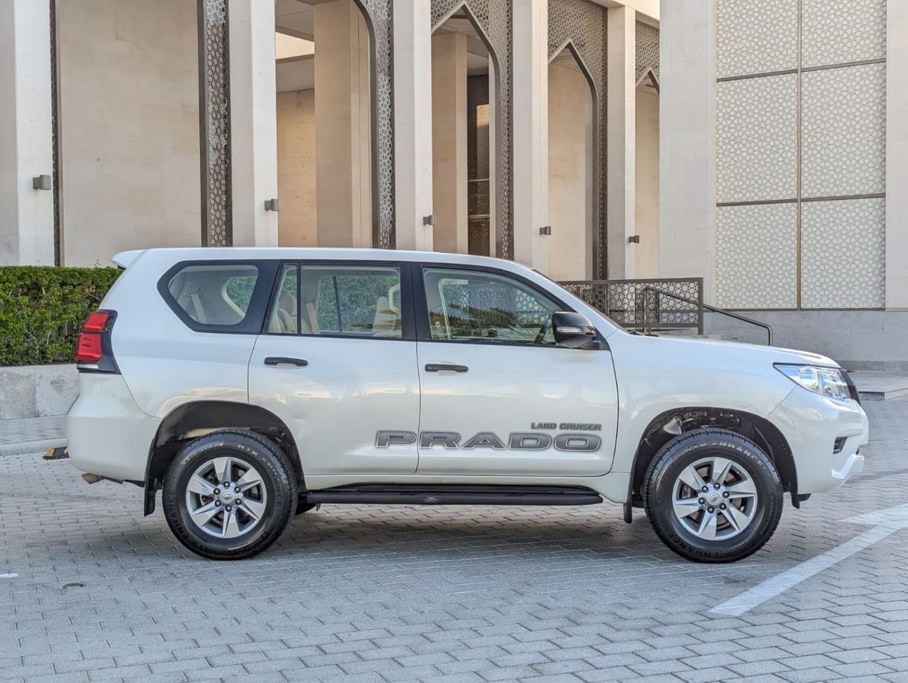 تويوتا برادو TXL1 Toyota Prado 2023 LHD white colour Gcc specs