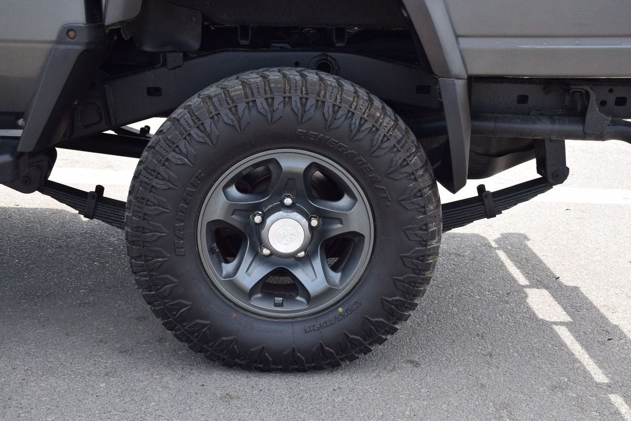 تويوتا لاند كروزر بيك آب 4.5L diesel Manual (export Only)