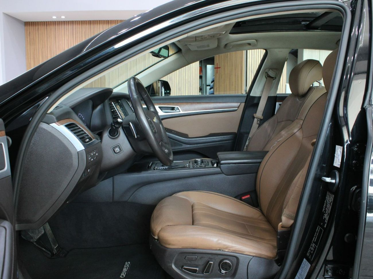 Hyundai Genesis ROYAL 5.0