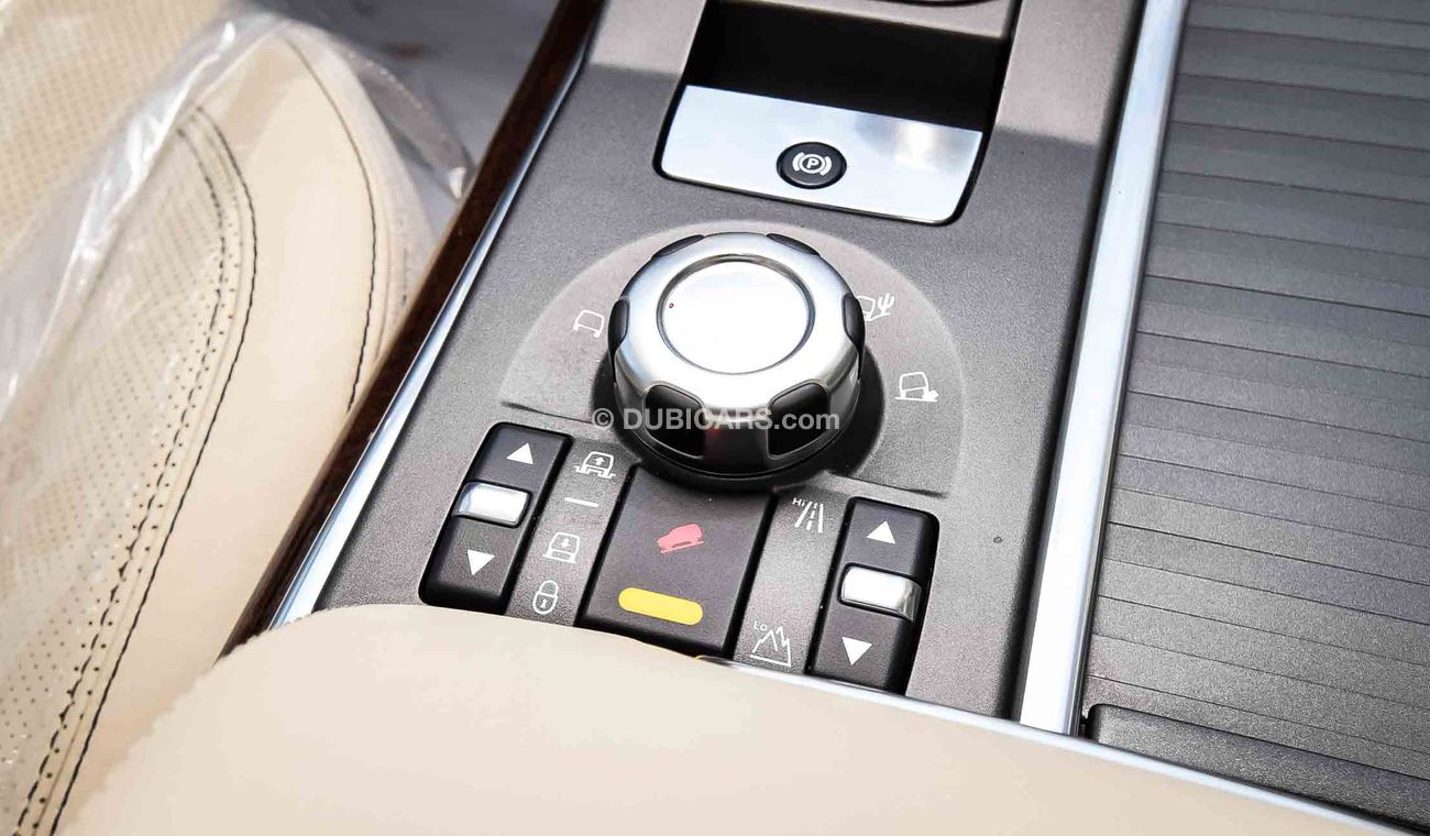 لاند روفر رينج روفر سبورت With HST Body Kit & supercharged Badge