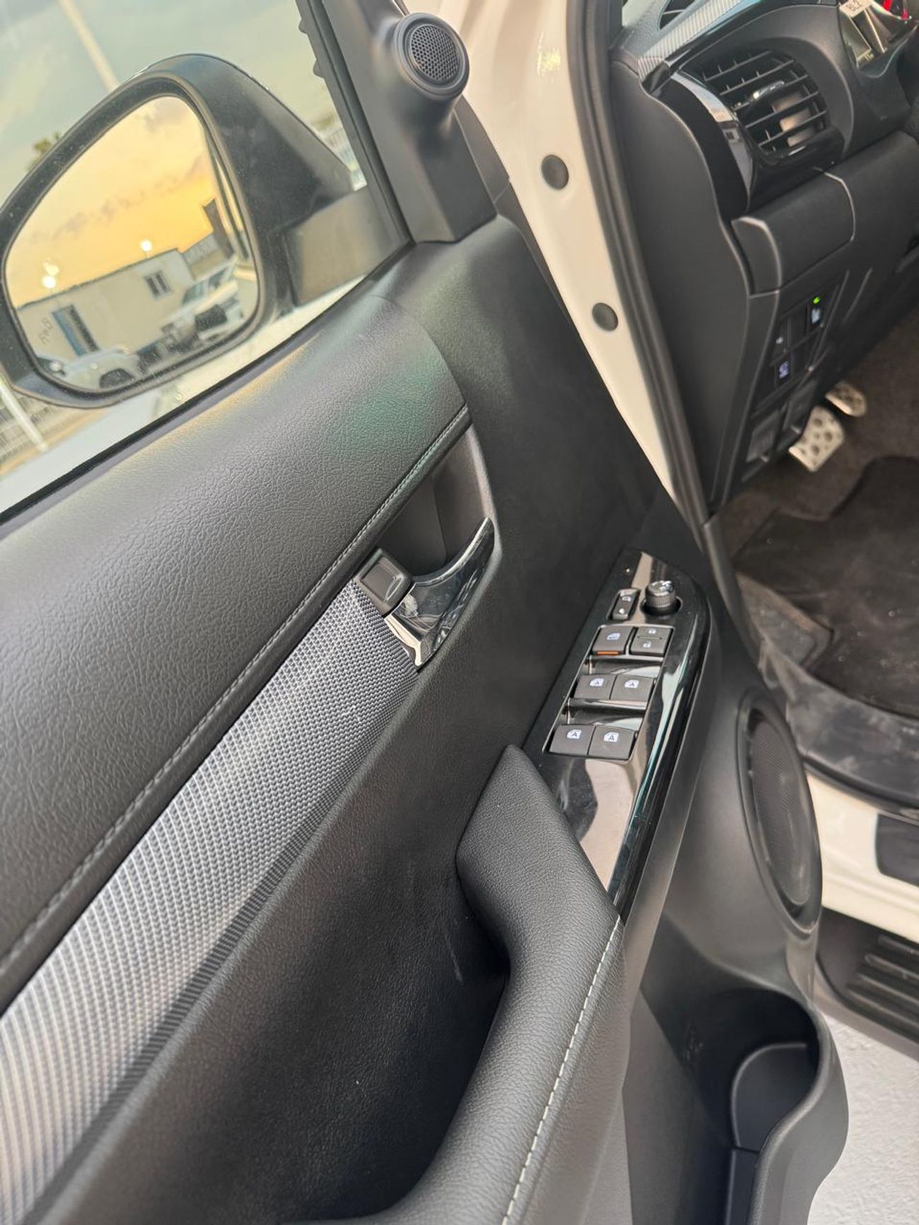 تويوتا هيلوكس GR Sport 2.8L