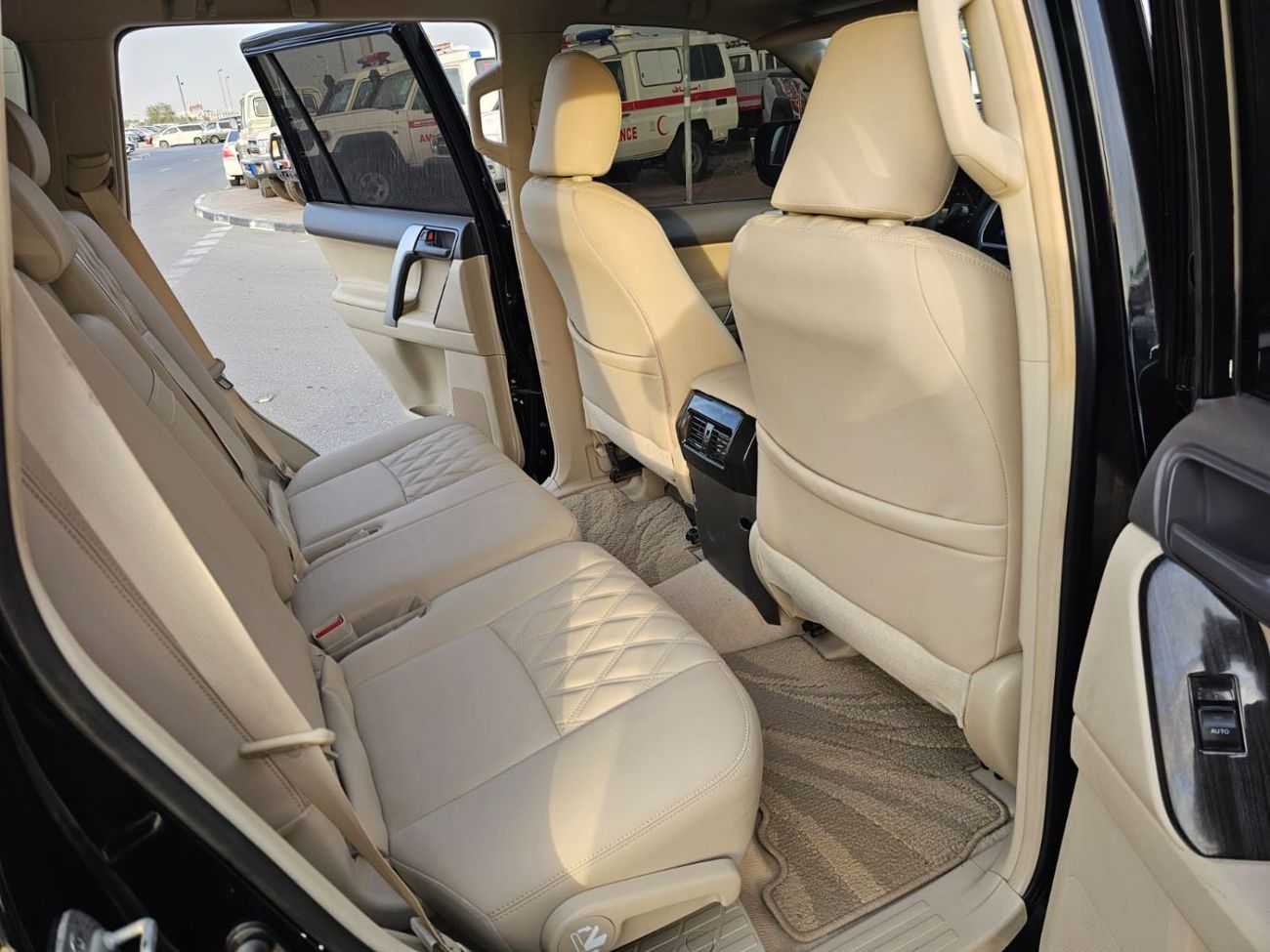 Toyota Prado Toyota prado 2019Model 2.7 v4 AWD 4x4 petrol engine Colour Black Transmission Automatic Interior.Beg