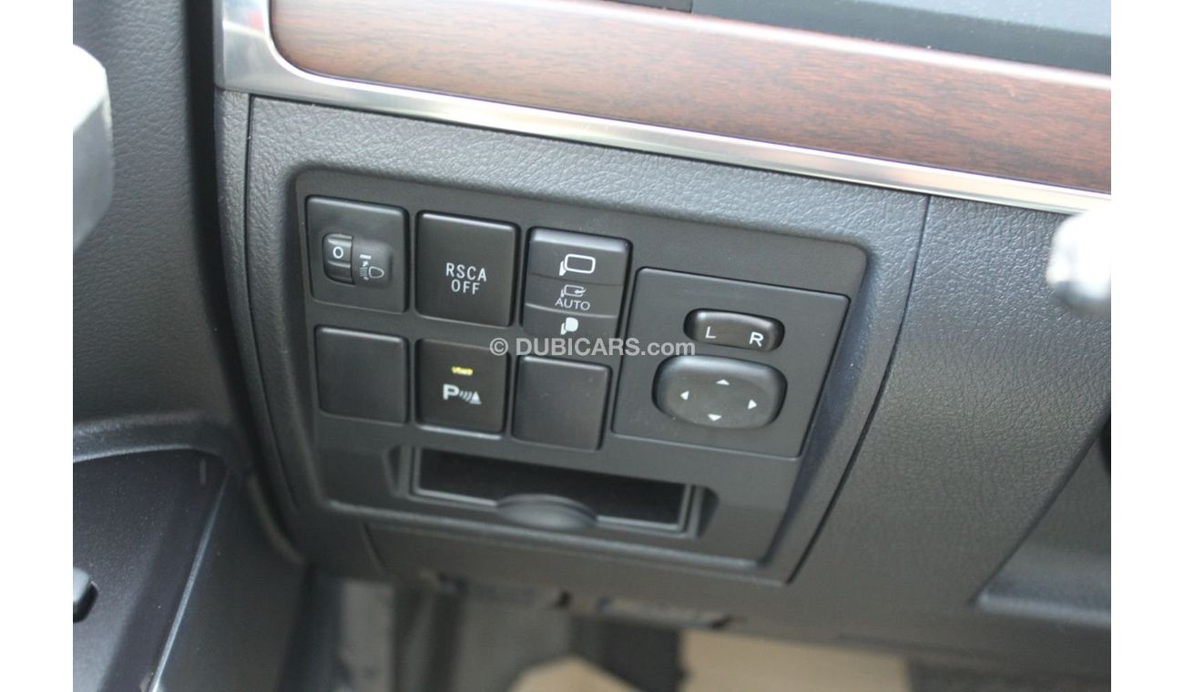 Toyota Land Cruiser LC200 GXR 4.6 V8 (Mid-Option)