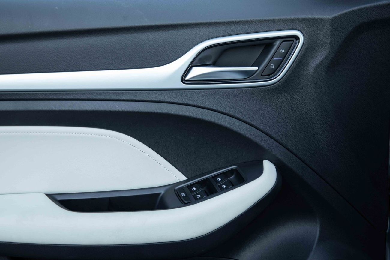 MG HS 2023 MG ZS 1.3 TROPHY - Black inside Beige