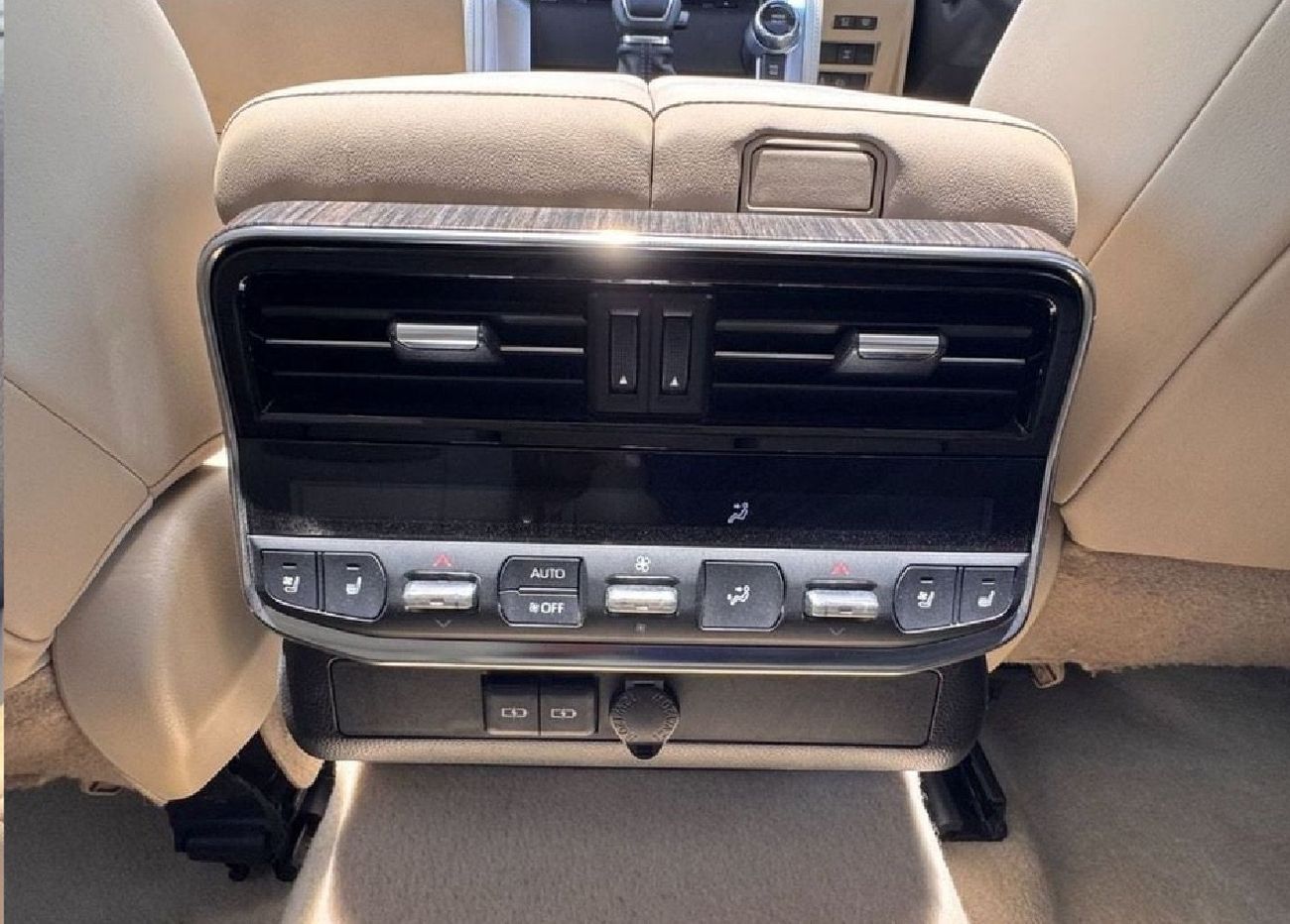 تويوتا لاند كروزر 2023 LC300 ZX Diesel Engine RHD 3.3L Twin Turbo Full Option