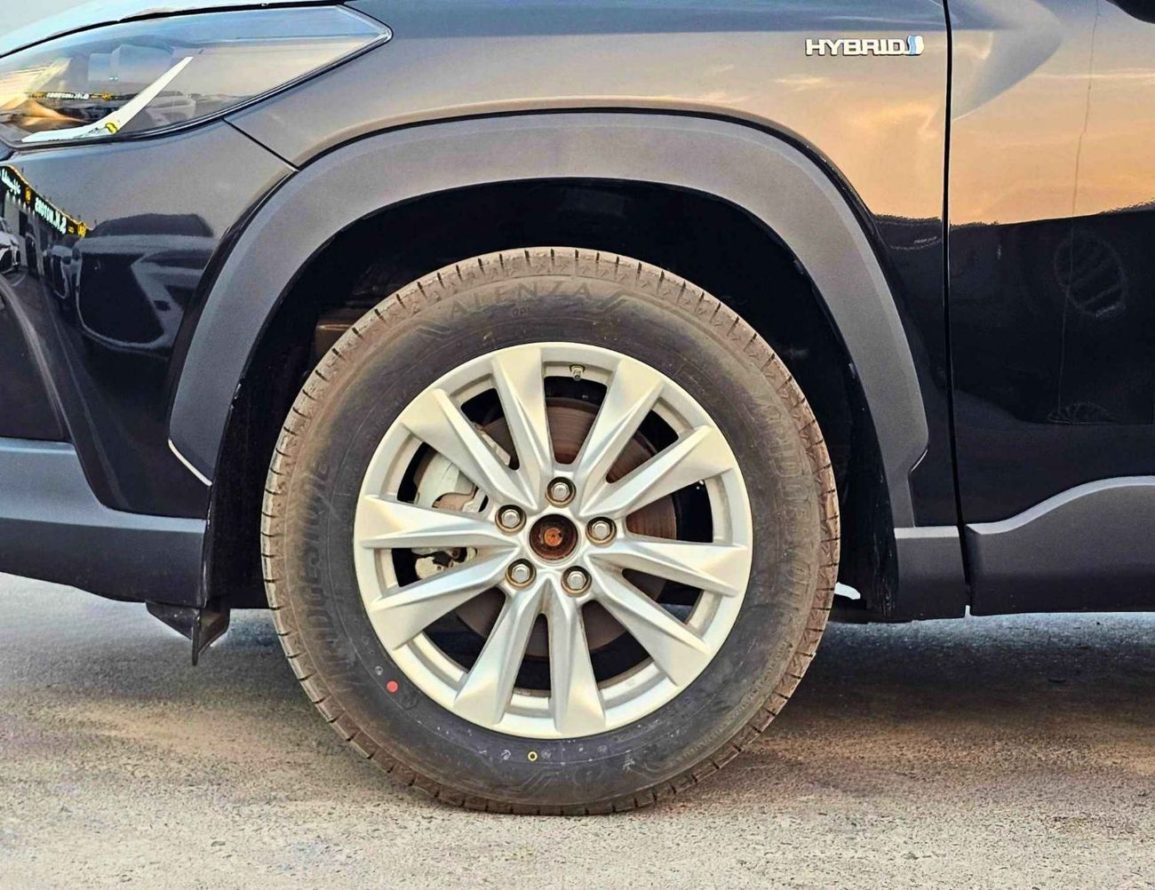 Toyota Corolla Cross HYBRID /1.8L PETROL A/T / FULL OPTION / SUNROOF, LEATHER/ 17" ALLOY WHEELS/CODE#XLE