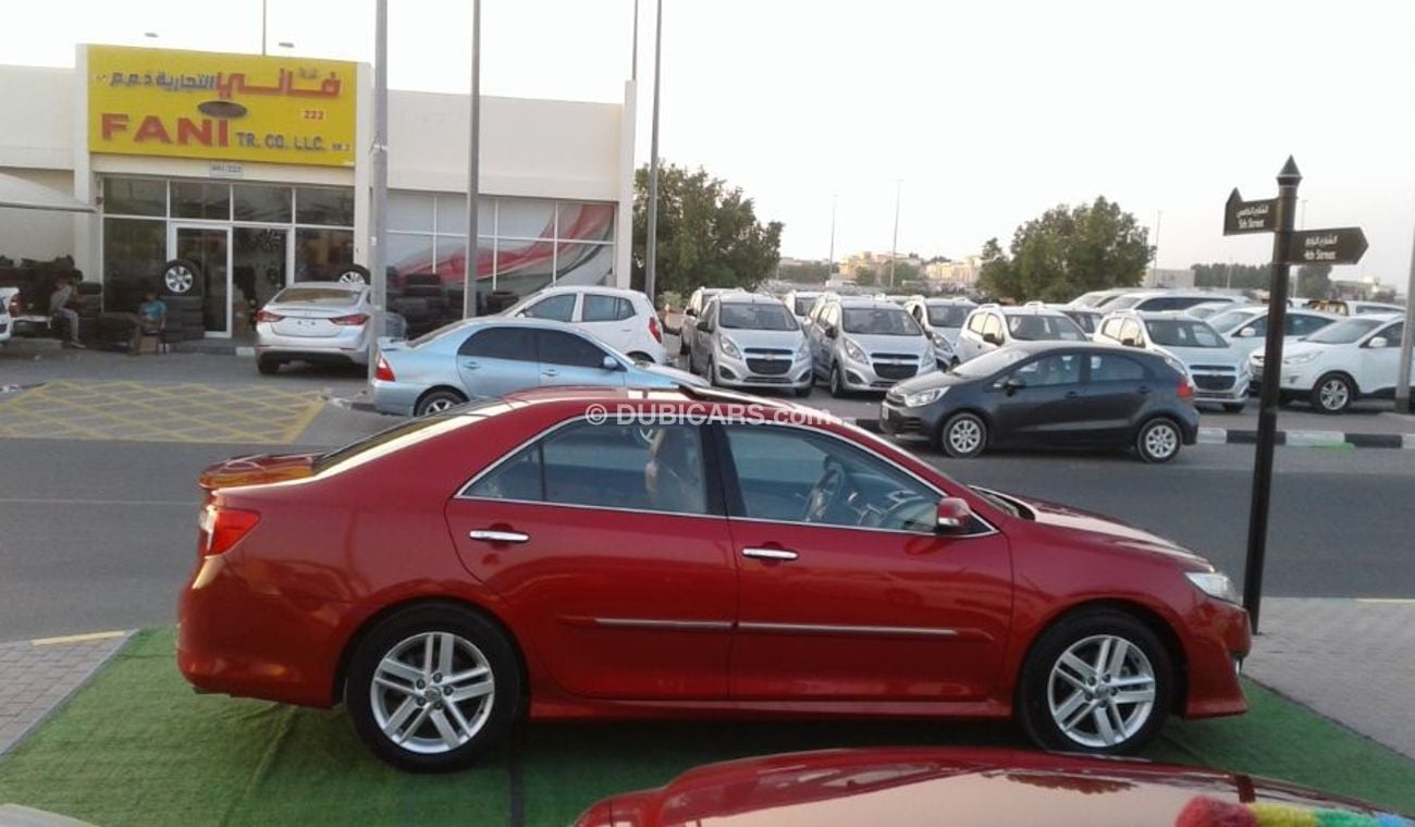 تويوتا كامري تويوتا كامرى عنابى خليجى 2013 فتحة سقف فول ابشن بحالة جيدة