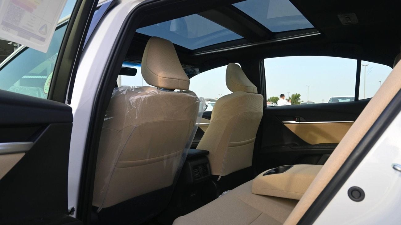 Toyota Camry Camry LE Hybrid GCC Japan made