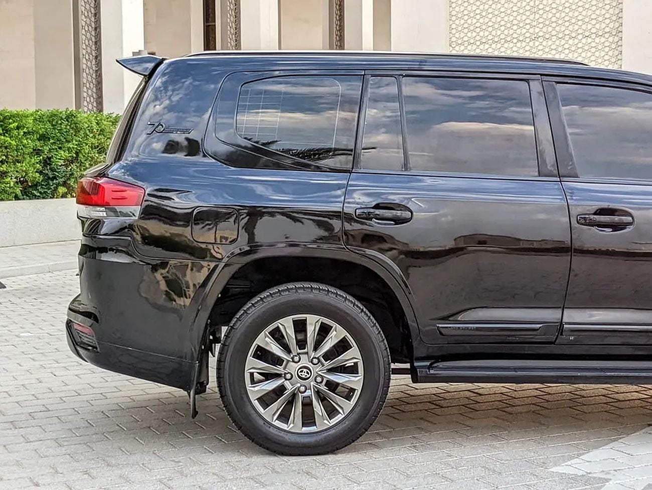 Toyota Land Cruiser GXR FACELIFTED WITH INTERIOR AND EXTERIOR GCC IN EXCELLENT CONDITION