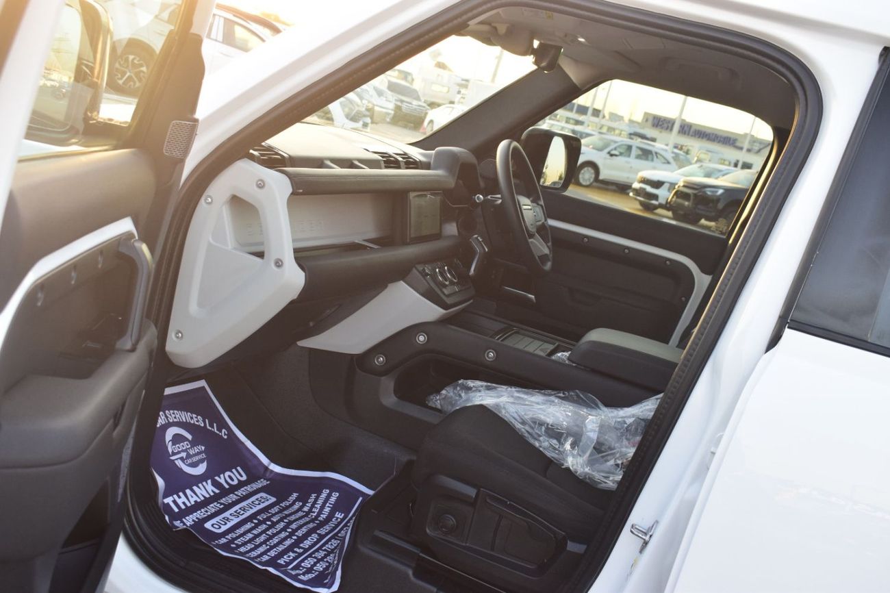 لاند روفر ديفندر 2021Model 2.0 petrol Engine full option tap of the range colour white Transmission Automatic Interio