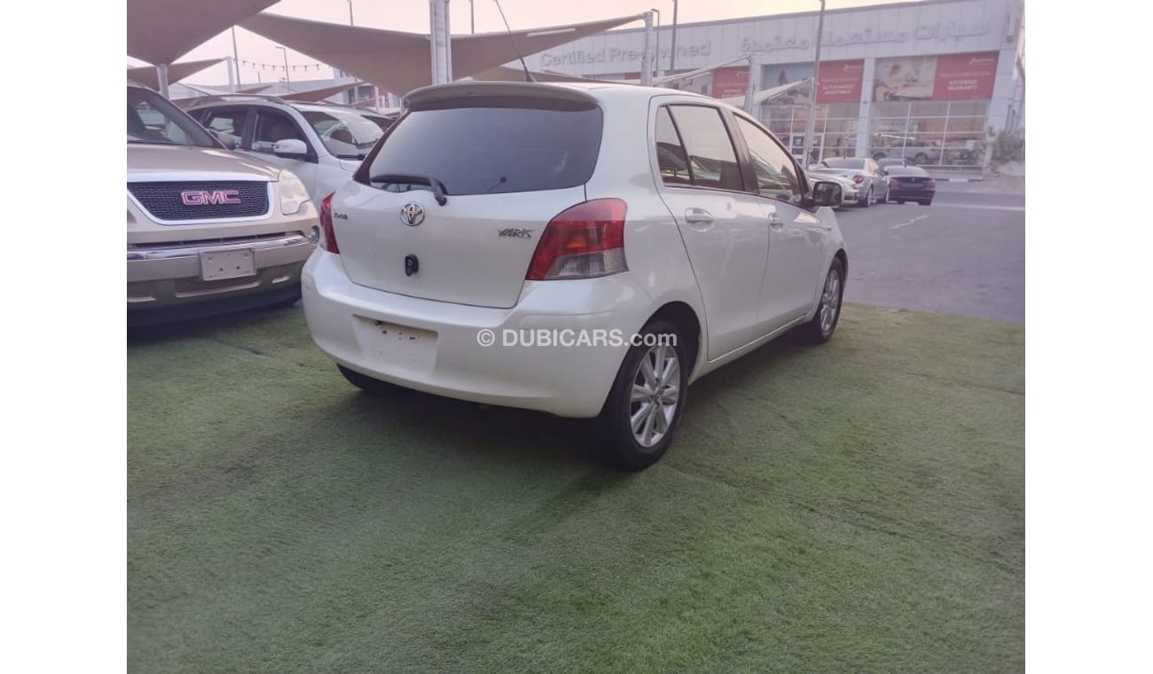 تويوتا يارس خليجى موديل ٢٠١١ لون أبيض تحكم رنجات شاشة كاميرا حساسات  جناح خلفى بحالة ممتازة لاتحتاج لأى مصاريف