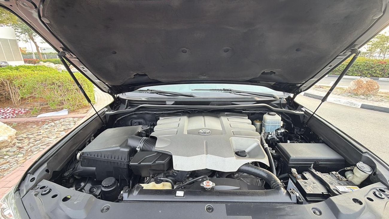 تويوتا لاند كروزر -