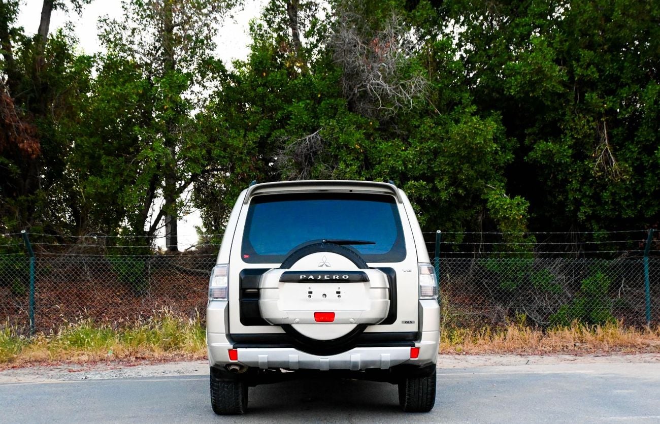 ميتسوبيشي باجيرو ميتسوبيشي باجيرو 2013 خليجي بحالة ممتازة GLS Base 3.5L (5 Seater)