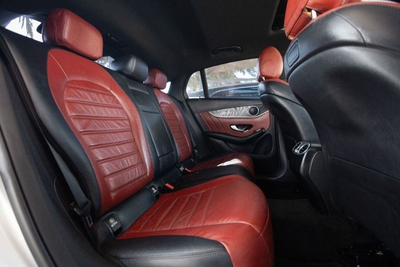 مرسيدس بنز GLC 250 AMG 2.0L Mercedes-Benz GLC250 Coupe AMG Night Package 2019 GCC under Warranty with Flexible Down-Pay