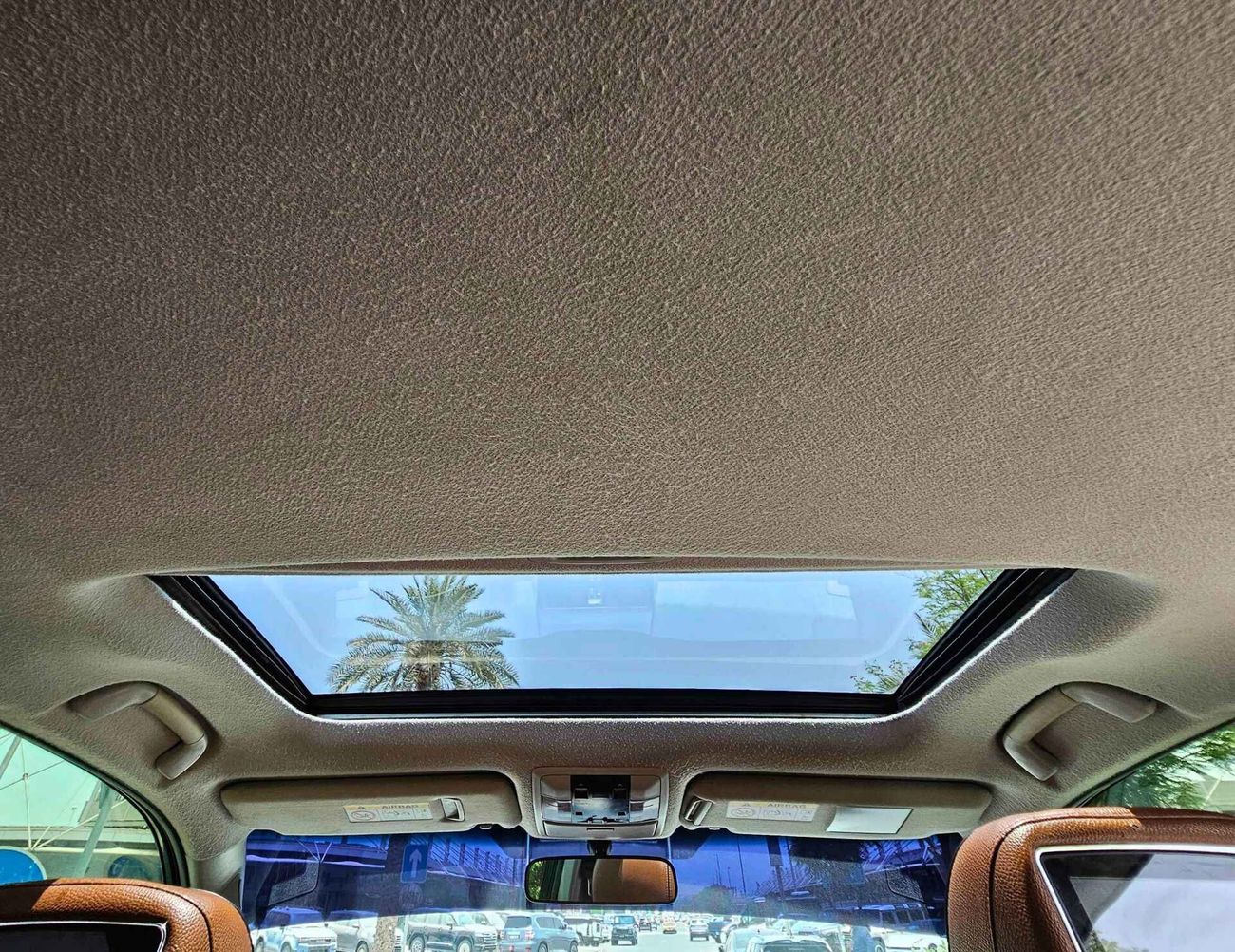 تويوتا برادو VXR/ V4 2.7L/ FULL OPTION/ SUNROOF/ ELECTRIC LEATHER SEATS/ HEADS REST TV/ DOWN TYRE/ LOT# 39672