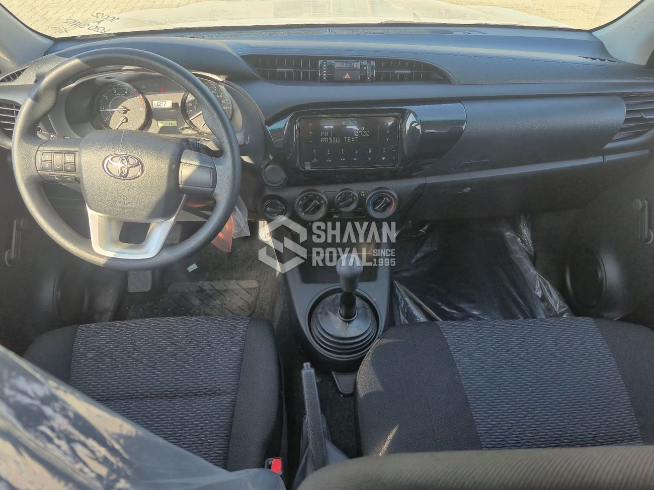 تويوتا هيلوكس 2.4L DIESEL DLX-STANDARD 4WD MT DC 6-SEATS 2026MY