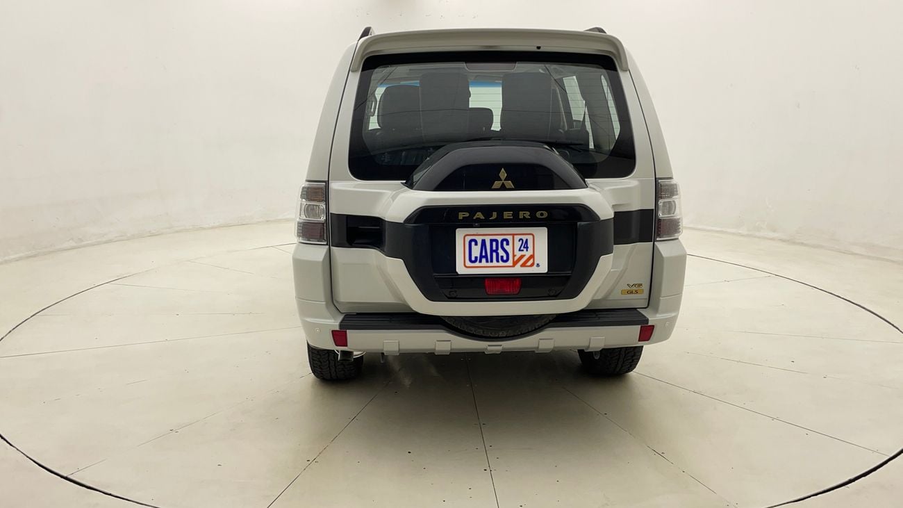 ميتسوبيشي باجيرو GLS TOP 3 | بدون دفعة مقدمة | اختبار القيادة في المنزل