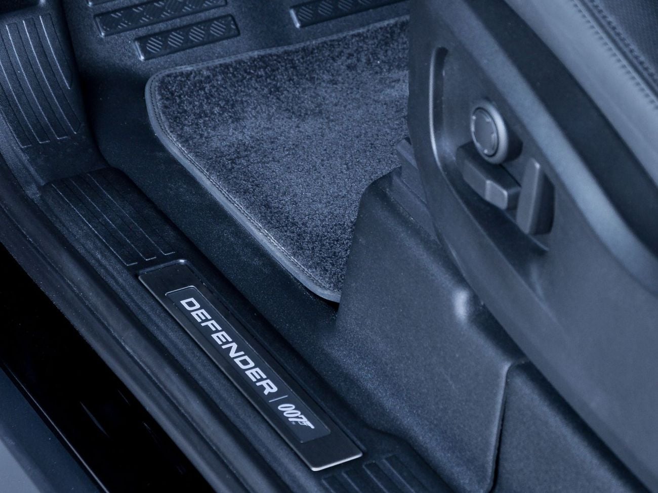 لاند روفر ديفندر 90 X P525 5.0L