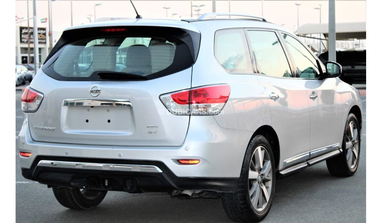Nissan Pathfinder SV 4WD