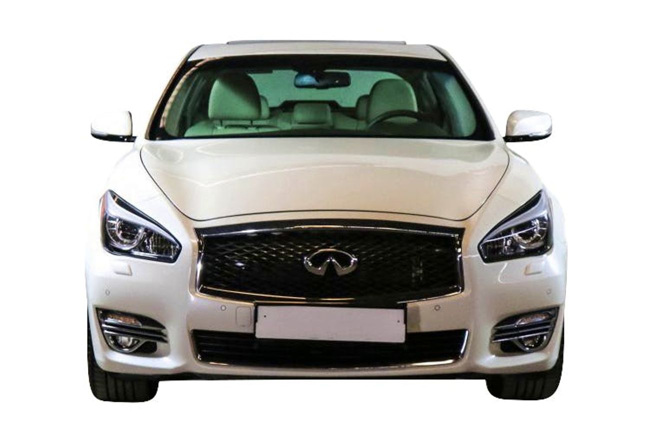 Infiniti Q70 LUXE 3.7L With 3 Years or 100,000KM GCC Warranty!!