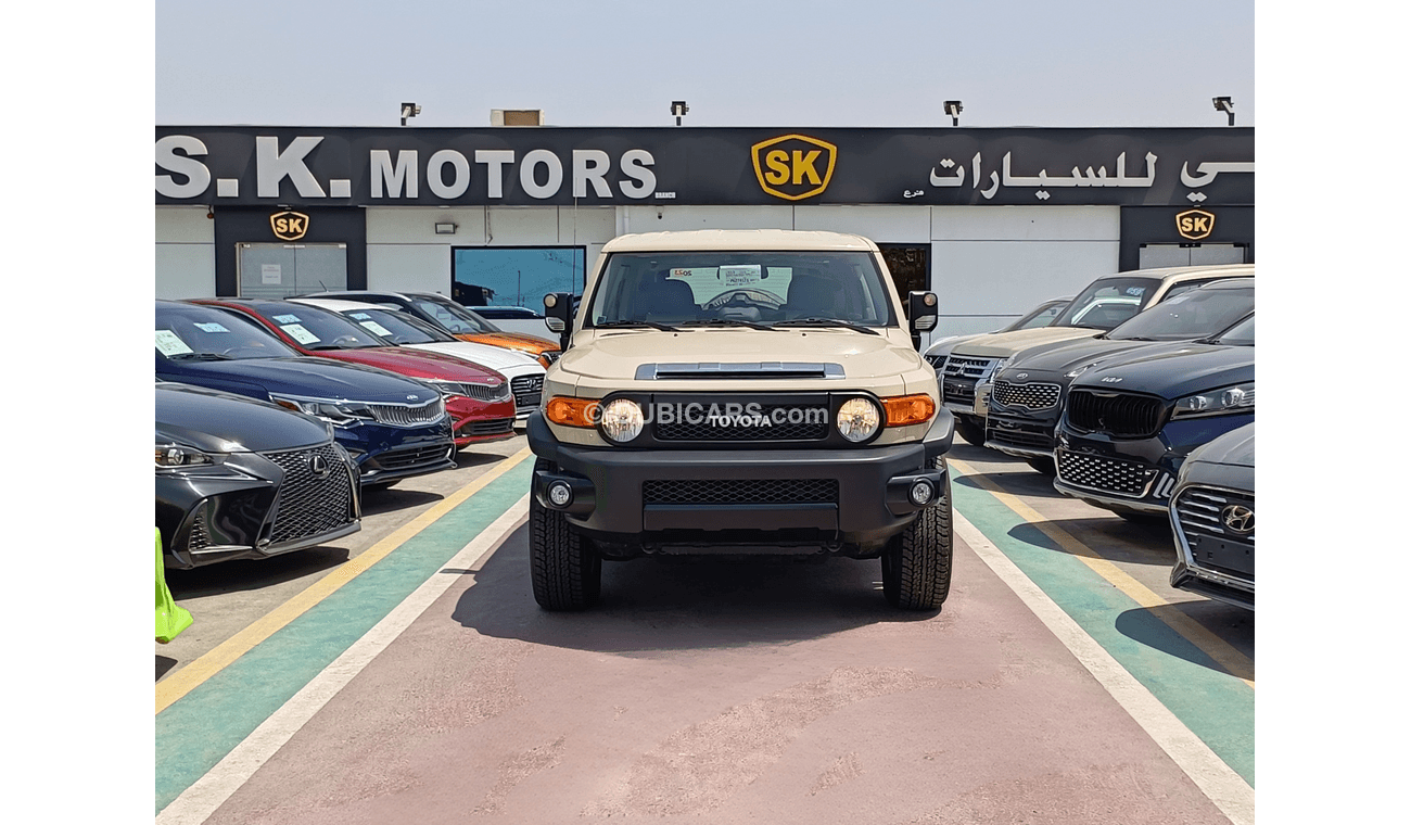 Toyota FJ Cruiser 4.0L PETROL / REAR CAMERA / DIFF LOCK / GCC SPECS / 4WD (CODE # 67859)
