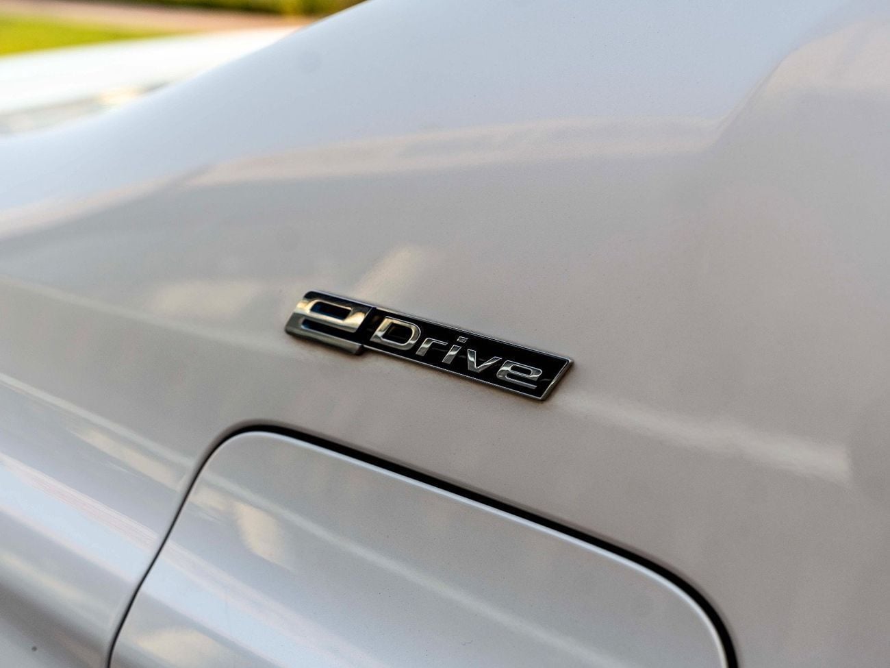 بي أم دبليو 740Le اقتصادية جدا تصل 5 لتر لكل 100كم،  مع آداء عالي٫ منخفضة الاميال وعالية المواصفات خليجية