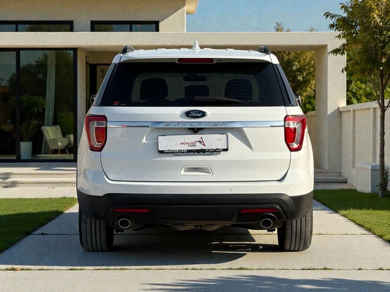 Ford Explorer FWD 3.5L V6 A/T | 2016 | GCC SPECS | WHITE EXTERIOR | AED 740 per month