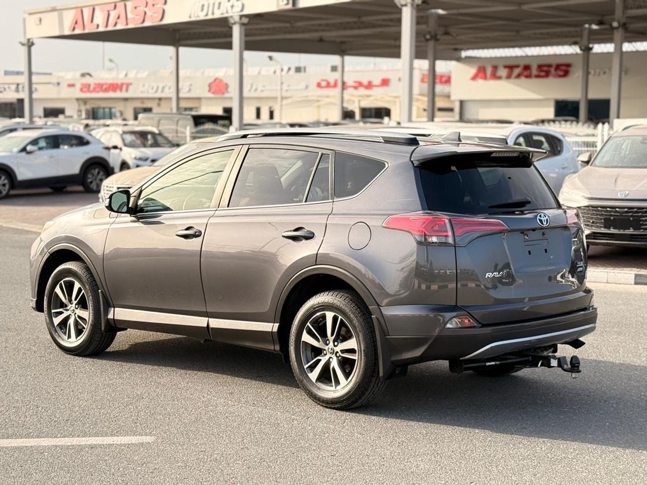 تويوتا راف ٤ XLE // sunroof,, leather seats// full option 2018