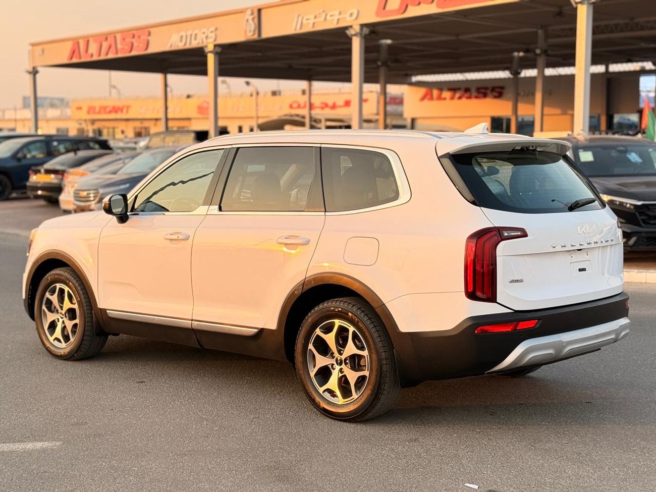 Kia Telluride LX 3.8L (295 HP)