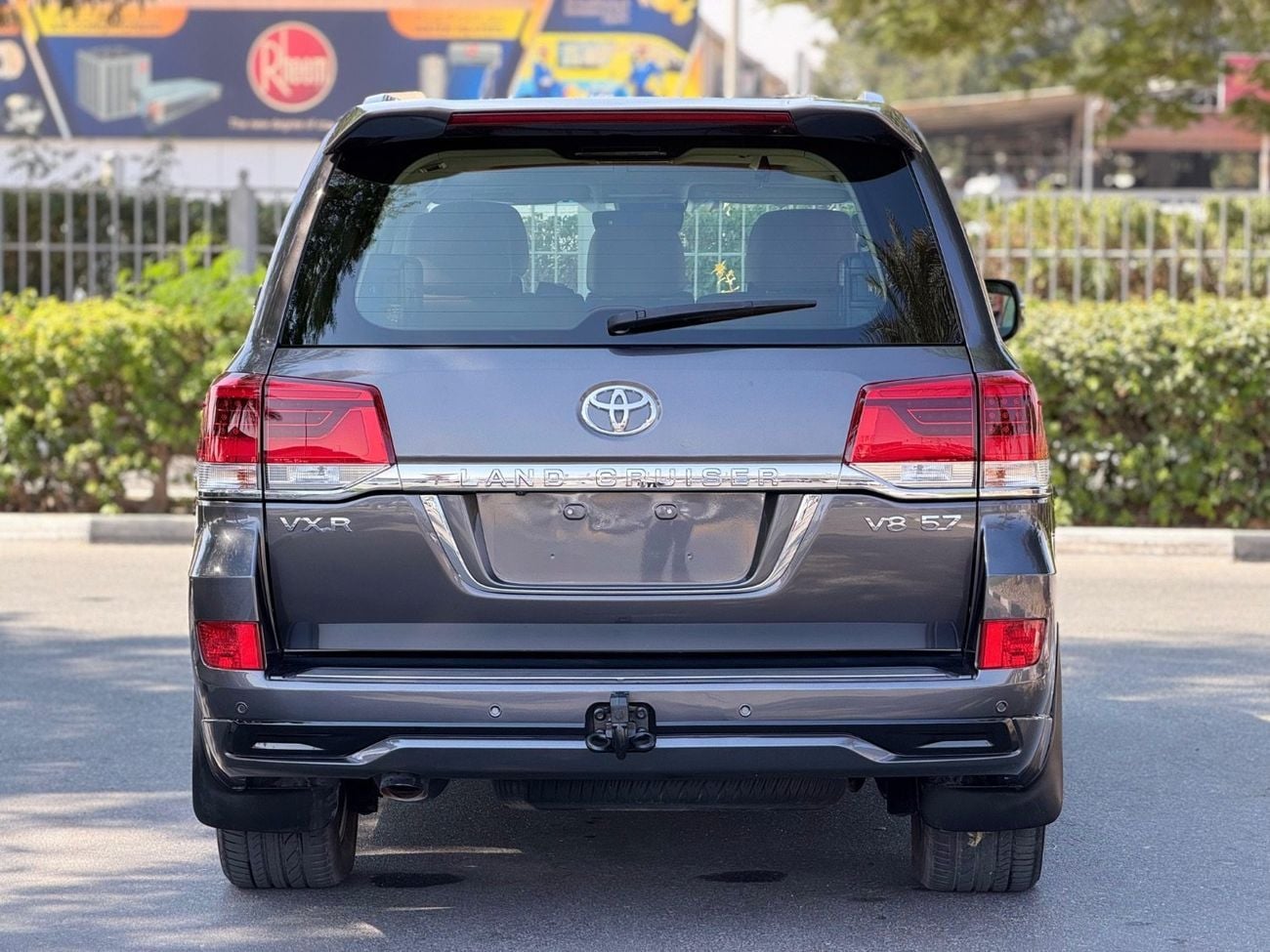 Toyota Land Cruiser VXR 5.7L 4WD