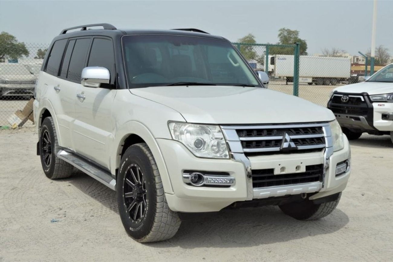 Mitsubishi Pajero Full option clean car