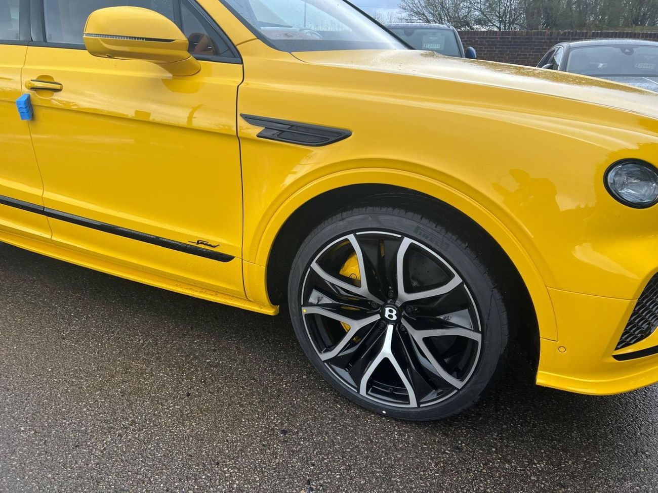 بنتلي بينتايجا 4.0-litre twin-turbo V8,641bhp (EXPORT ONLY) RIGHT HAND DRIVE