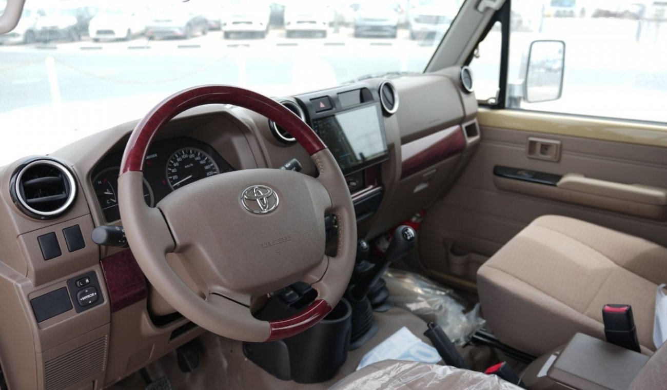 Toyota Land Cruiser Hard Top LC 71HARD TOP V6 4.0L PETROL  - 2 DOORS - 2022 - كبسوله ربع ونش ودفلوك