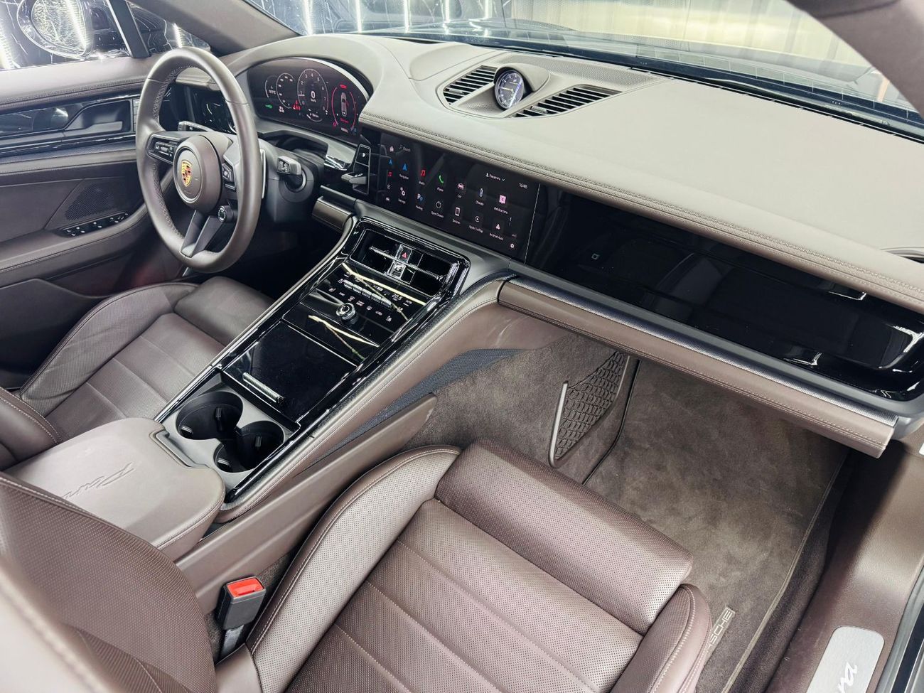 بورش باناميرا Base 2025 Porsche Panamera, Sep 2029 Porsche Warranty, Sport Chrono Package, Very Low Kms, GCC