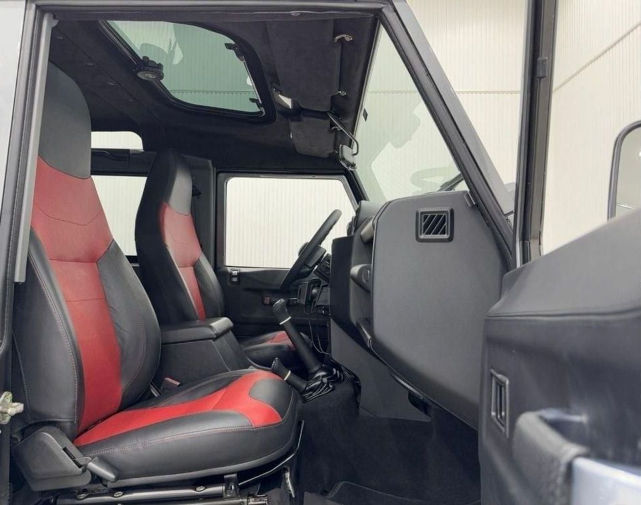 Land Rover Defender 2016 Land Rover Defender 90 Adventure Edition, Full Land Rover Service History, 1 of 600, GCC