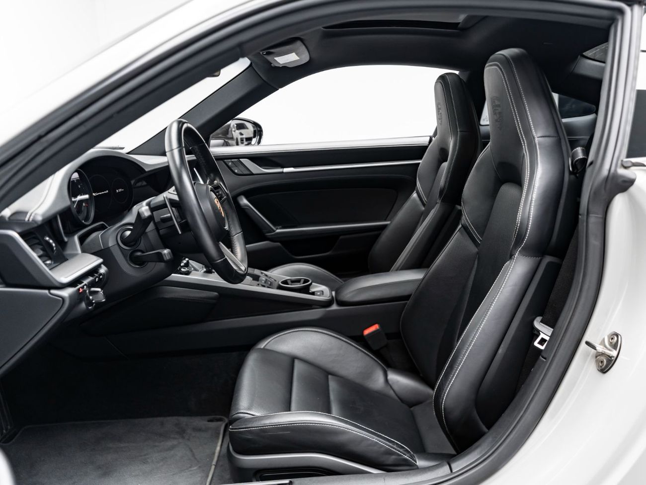 Porsche 911 Carrera 4S 3.0L (444 HP) Coupe 2020 Porsche 911 Carrera 4S, Porsche Warranty, Carbon Fibre Exterior,