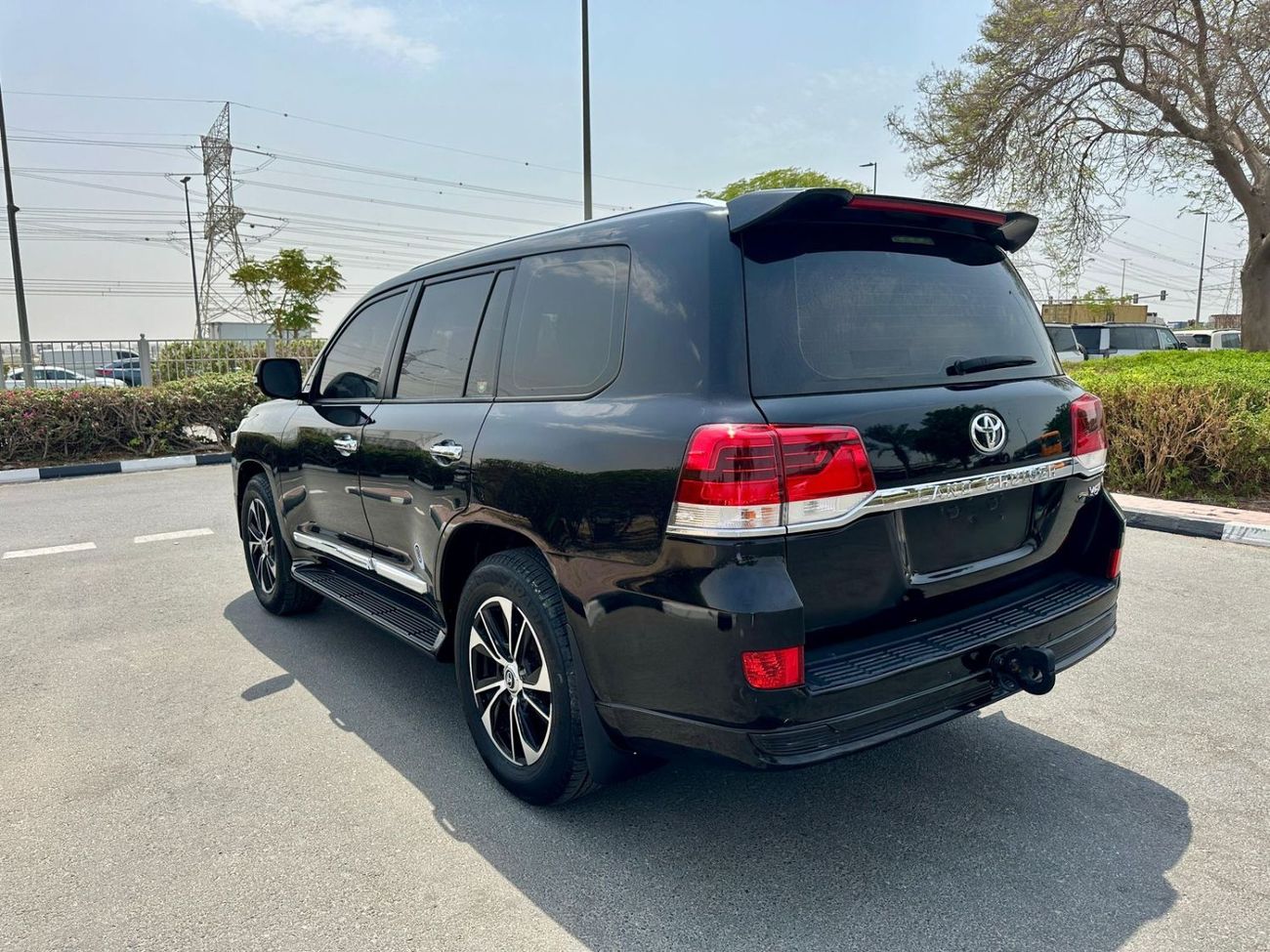 تويوتا لاند كروزر Toyota landcruise 2018Model Engine 4.0 petrol v6 colour Black Transmission Automatic Interior.Begie 