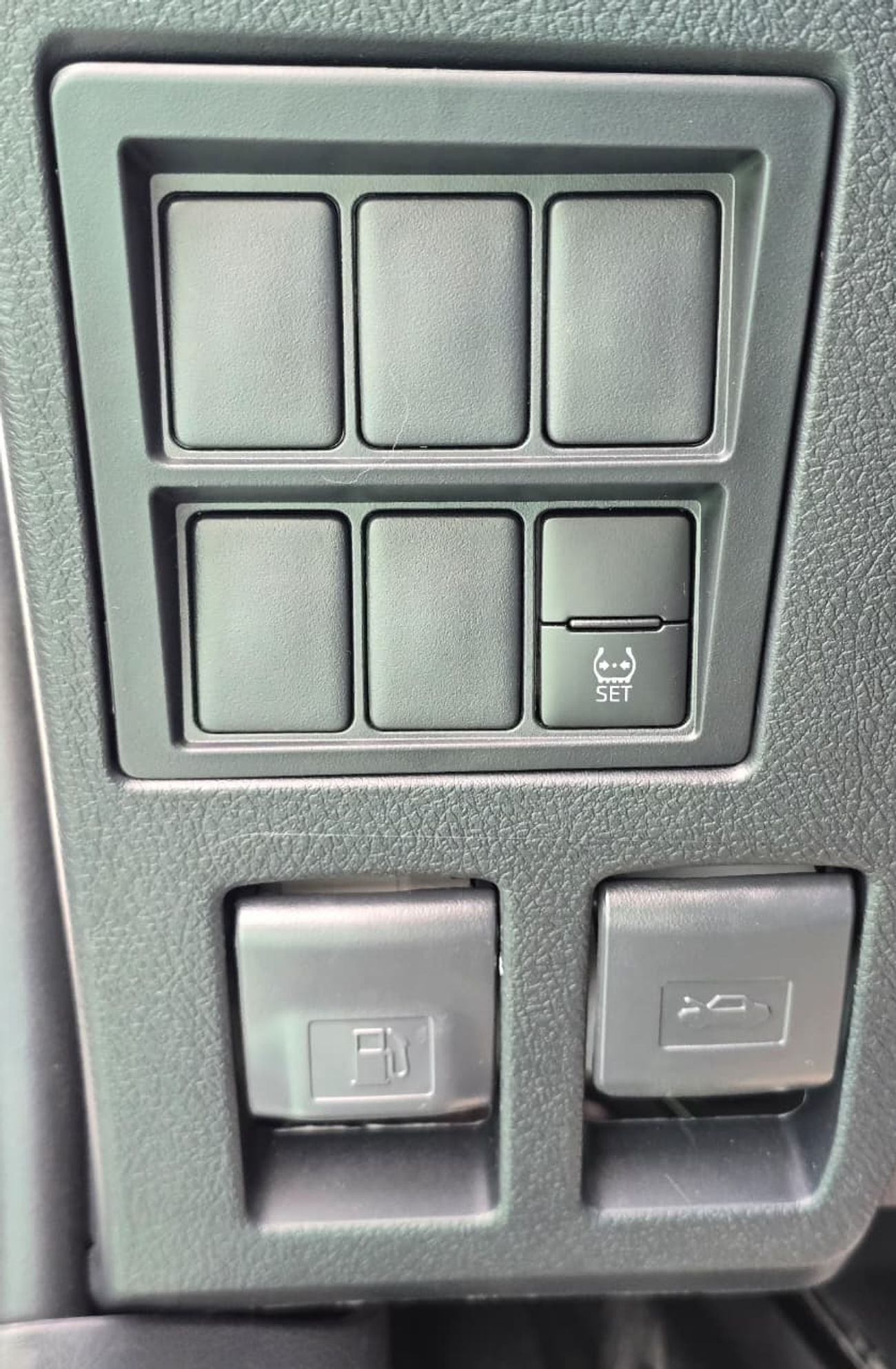 تويوتا هيلوكس GL 2.4L Single Cab Utility