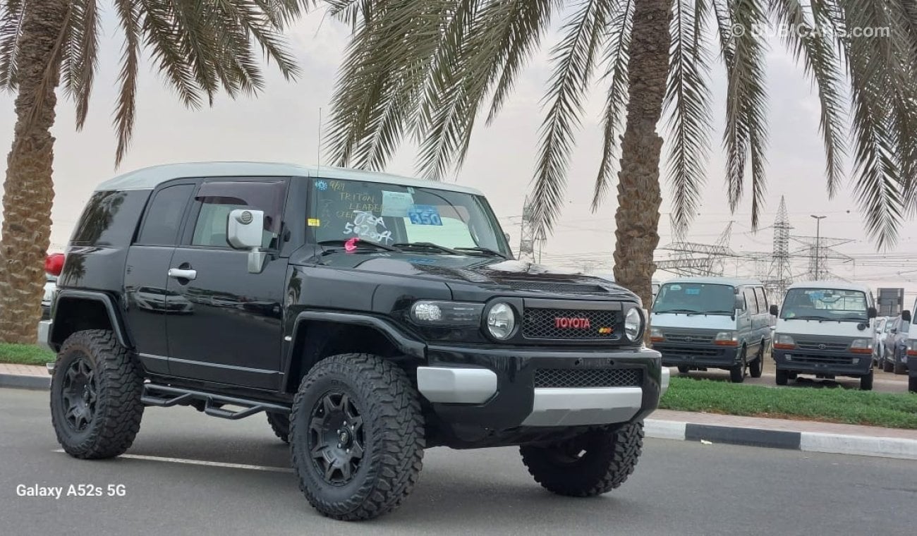 تويوتا إف جي كروزر TOYOTA FJ CRUISER MODEL 2006 PETROL