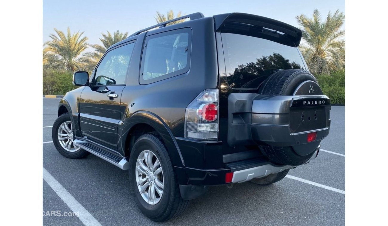 Mitsubishi Pajero GLS Highline Top Mitsubishi Pajeri 2015 GCC V6 3.8L Original Paint - Full Option - Perfect Condition