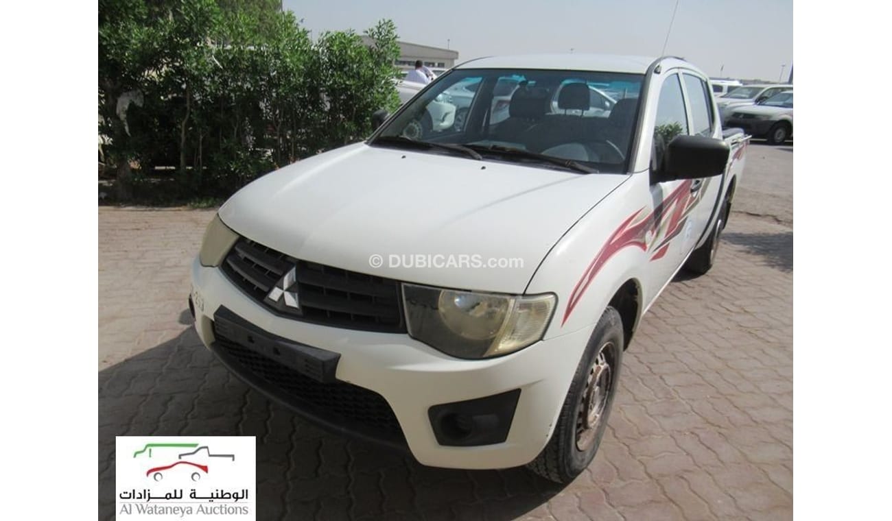 Mitsubishi L200 Mitsubishi L200 D/c pick up 4x2,Diesel,Model:2014. Excellent condition