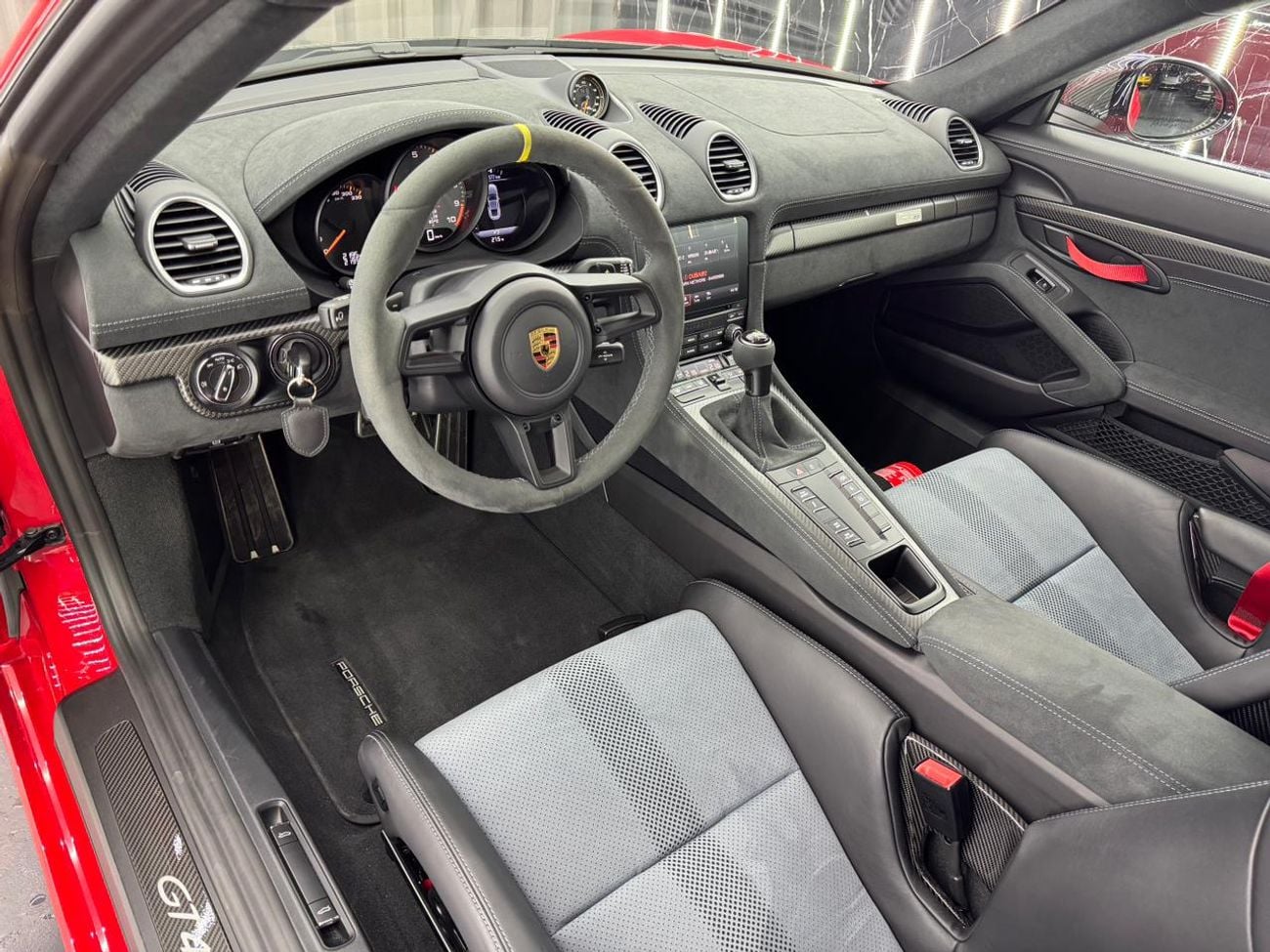 Porsche 718 Cayman GT4 RS 4.0L (493 HP) A/T