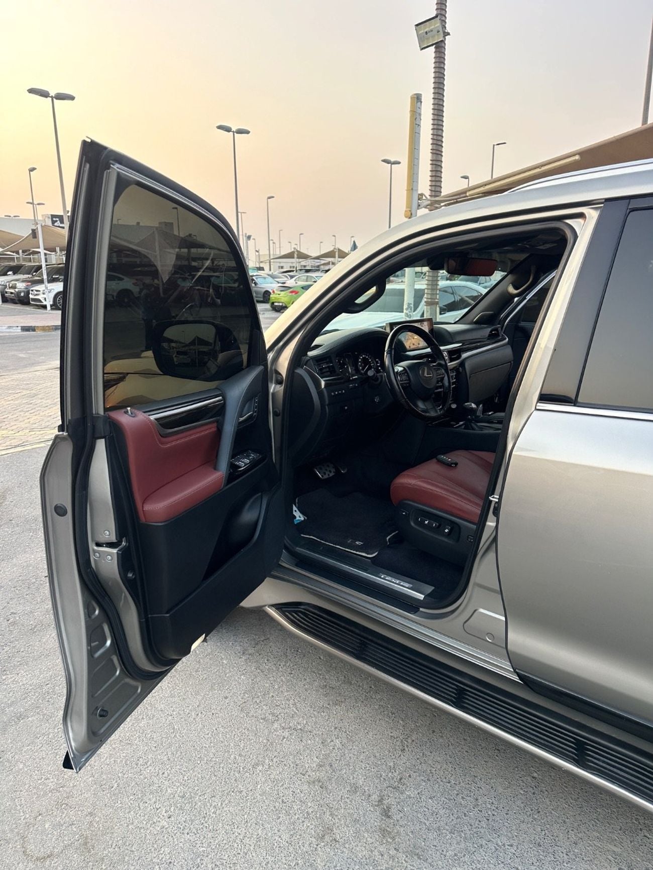 لكزس LX 570 PLATINUM SIGNATURE