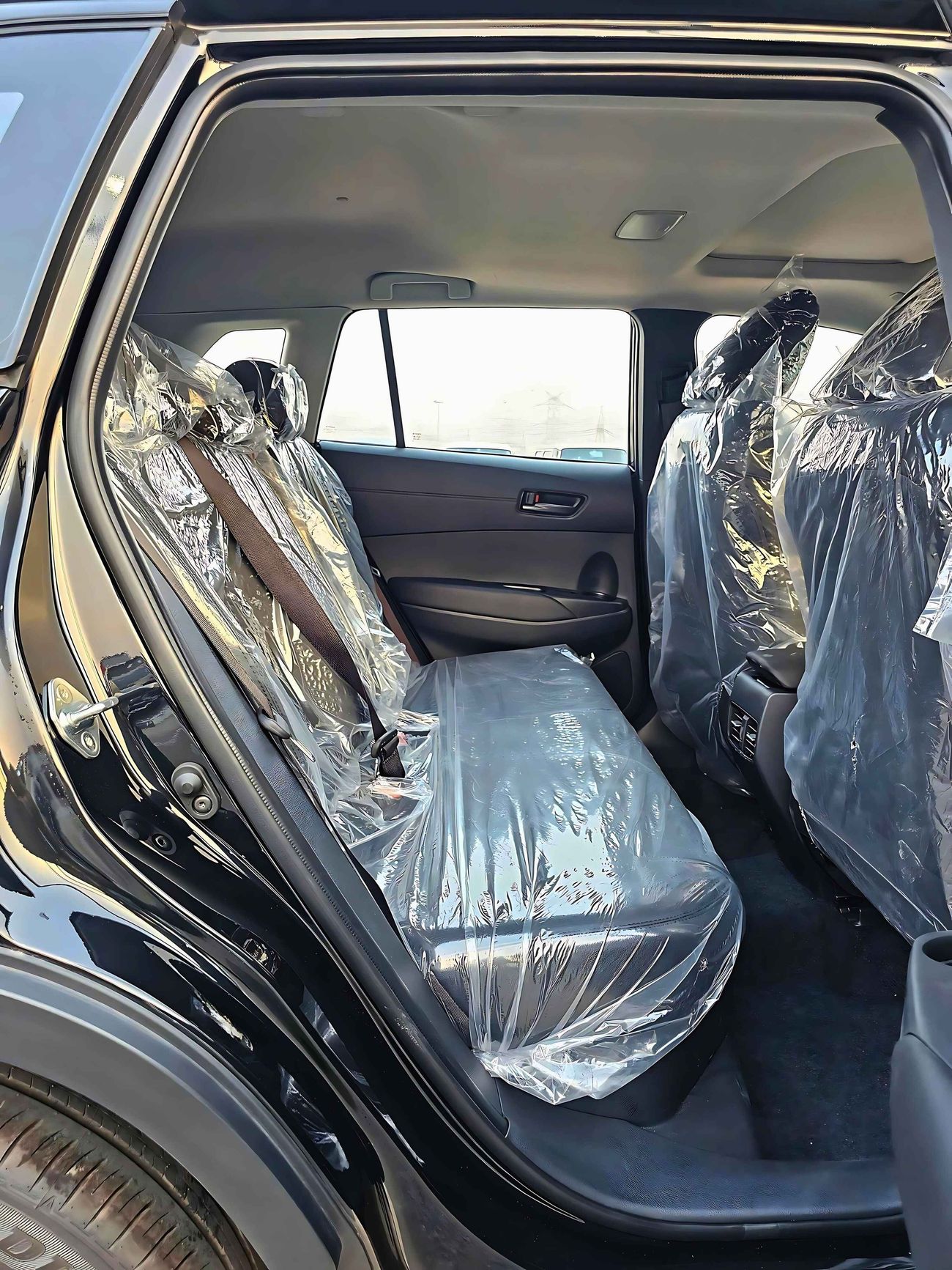 تويوتا كورولا كروس 2.0L V4 HYBRID, PUSH START, MID OPTION WITH SUNROOF (CODE# 68014)